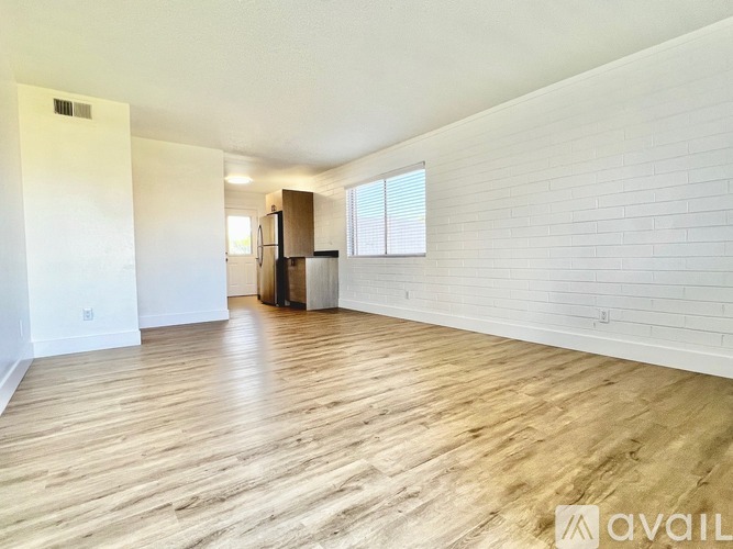 4917 E Holly St, Unit 8 Rental photo 4